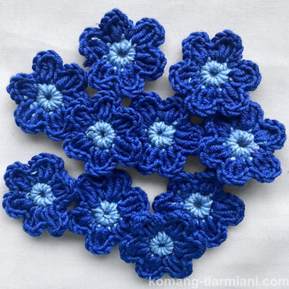Imagen de Crochet Flowers - blue with a light blue centre