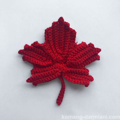 Picture of Crochet Maple leaf - red