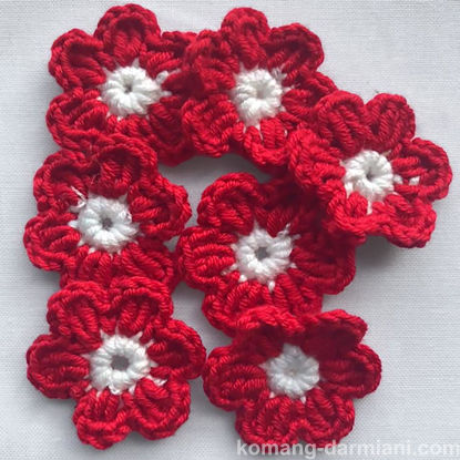Imagen de Crochet Flowers - red with a white centre