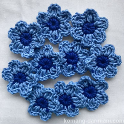 Imagen de Crochet Flowers - light blue with a dark blue centre