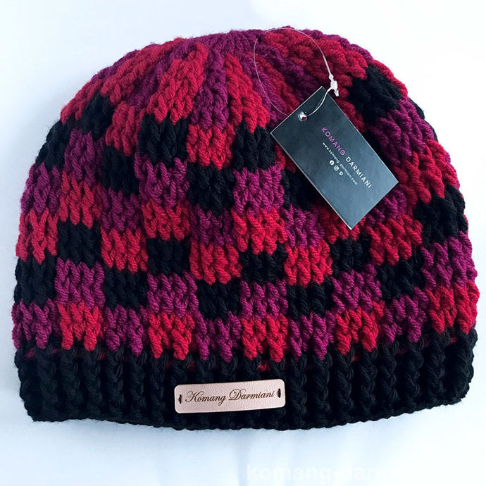 Imagen de Crochet Beanie - Black red and purple