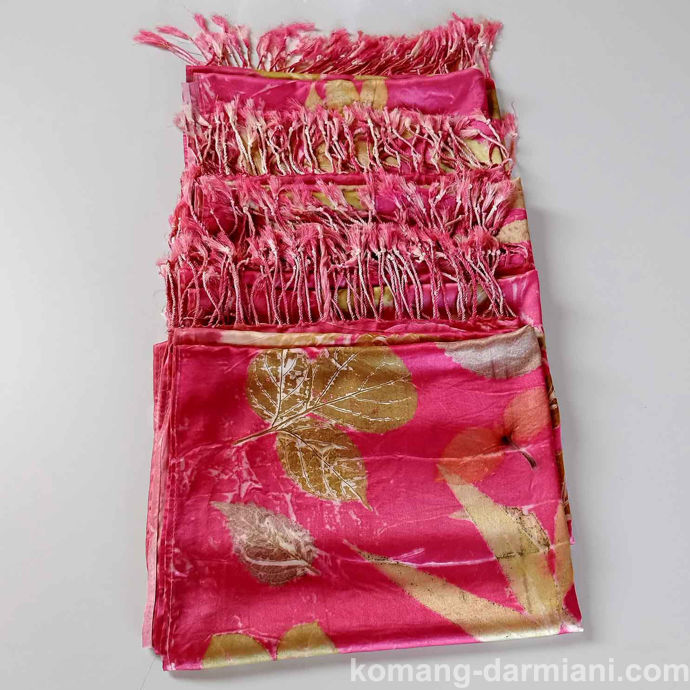 Picture of Botanical Print Satin Scarf in Pink