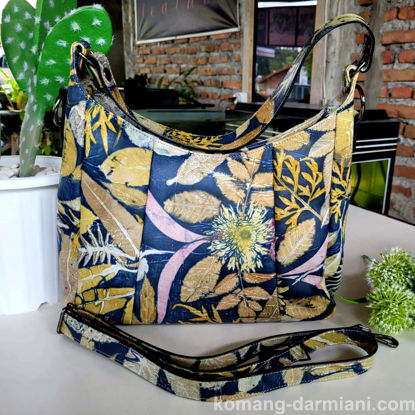 Picture of Botanical Print Fossil Shoulder bag Black Yellow