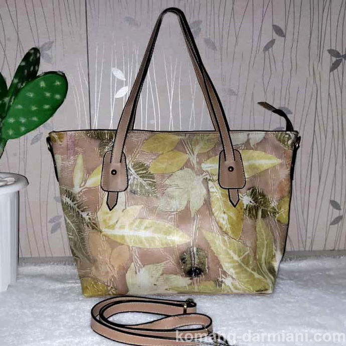 Imagen de Nature-Inspired almond Botanical Print Leather Shopping Bag with black handles