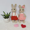 Imagen de Adorable Crochet Bunny Couple - Handcrafted Cuddly Toys for Delightful Moments