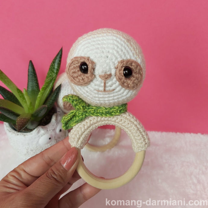 Gambar Cheerful Raccoon Crochet Baby  Infant Toy