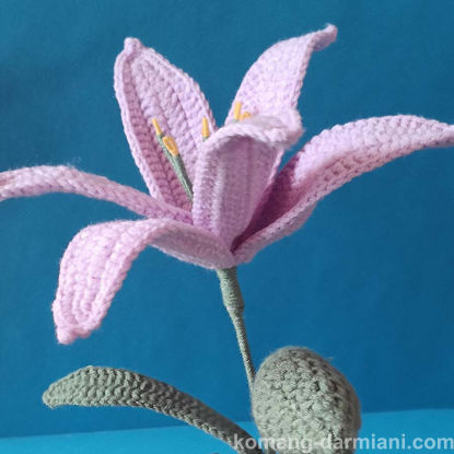 Picture of Lilly - realistic handmade crochet flowers