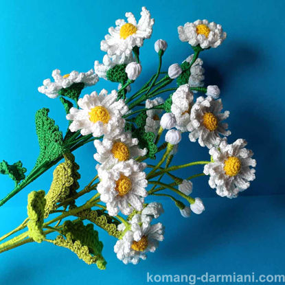 Picture of Daisy - realistic handmade crochet flowers